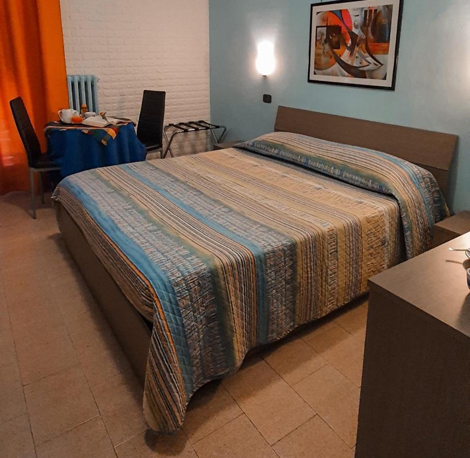 Hotel Mediterraneo Giovinazzo Exteriör bild