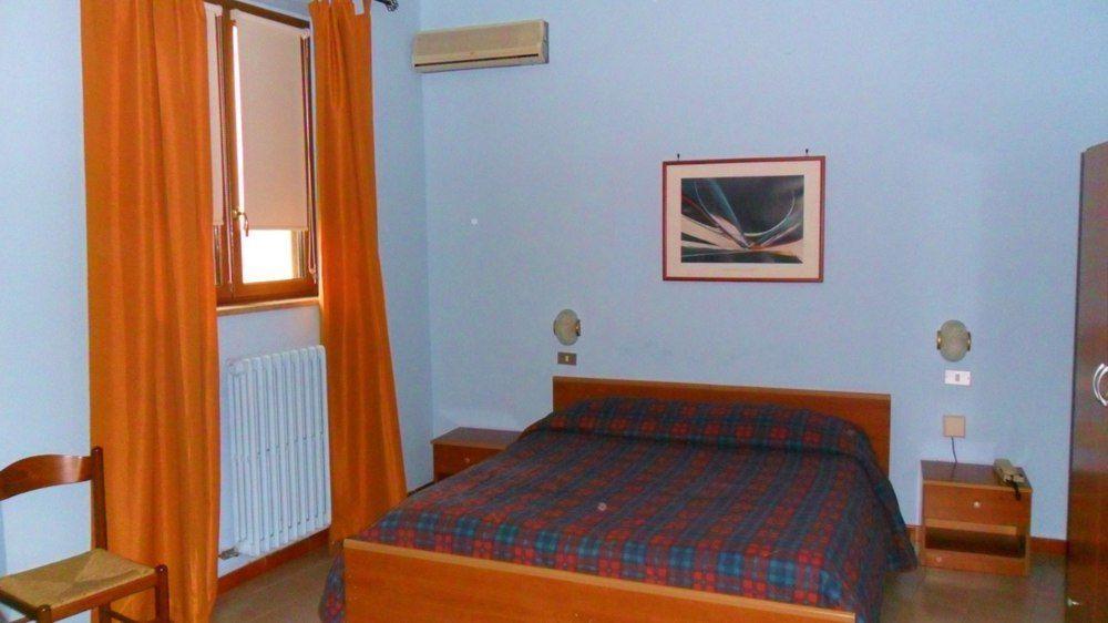 Hotel Mediterraneo Giovinazzo Exteriör bild